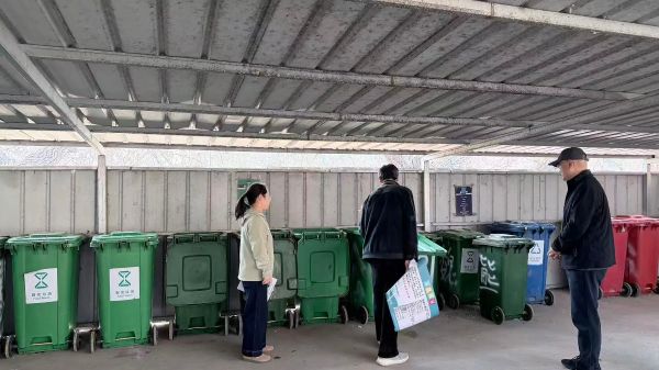 强化督导检查 筑牢分类防线 熊儿寨乡开展垃圾分类中转站专项检查